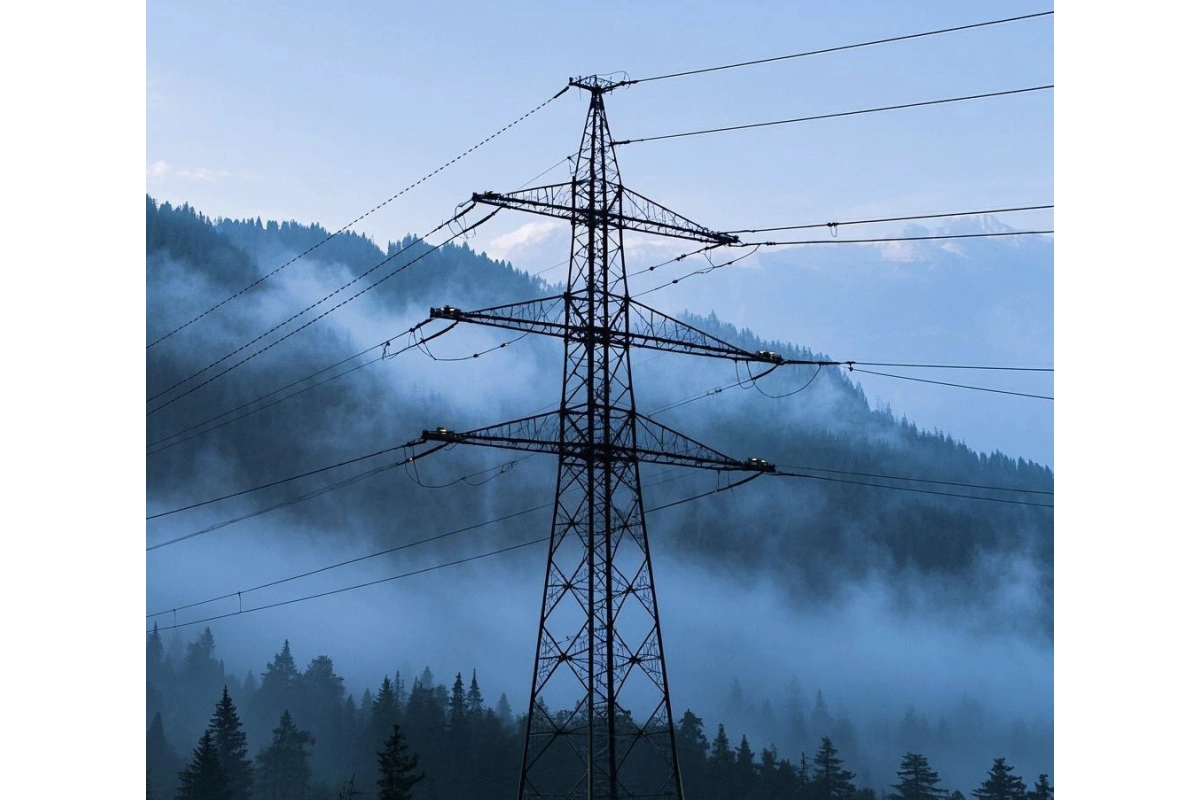 Kakšne so značilnosti kovinskega električnega stolpa?